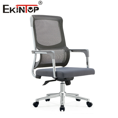 Chaise de bureau grise à dos en maille avec hauteur réglable et accoudoirs