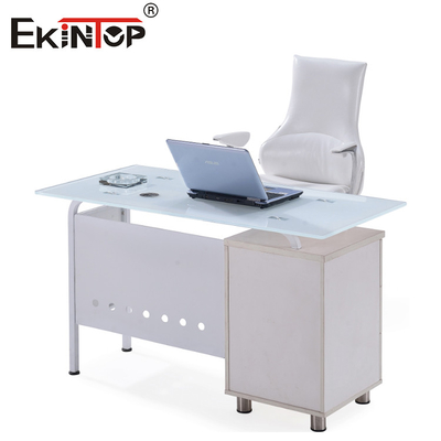 Bureau en verre moderne en forme de L avec des jambes en argent