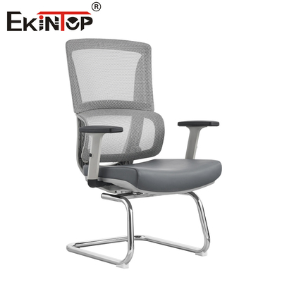 Chaise en maille minimaliste élégante et fonctionnelle