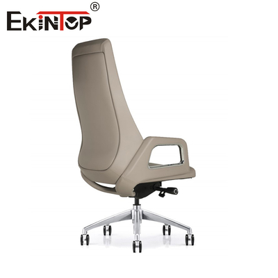 Une magnifique chaise de bureau en cuir pour les professionnels exigeants.