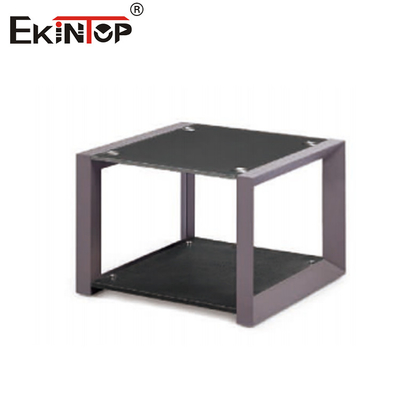 Table à café fonctionnelle en fibre de verre intégrée dans des étagères pour un rangement facile