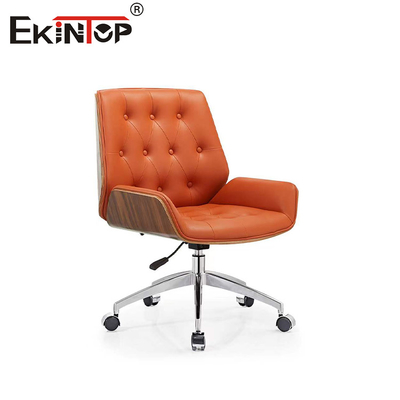 Une chaise en cuir raffinée, un design moderne, un support exceptionnel
