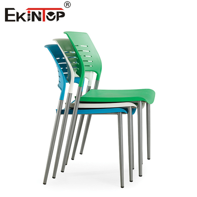 Chaise de formation des étudiants moderne polyvalente pour les environnements d'apprentissage collaboratif
