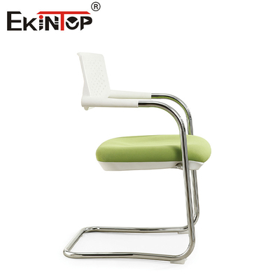 Chaise de salle d'entraînement professionnelle avec une table d'écriture pratique