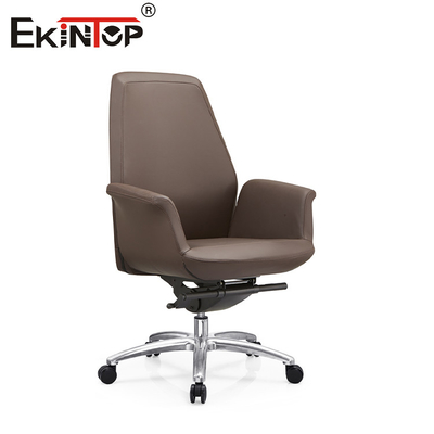 Détendez-vous dans un fauteuil en cuir haut de gamme de luxe pour une retraite à domicile