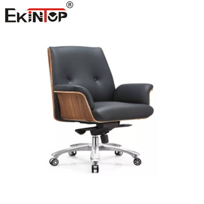 Chaise de bureau en cuir noir à roulettes