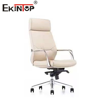 Une chaise de bureau en cuir blanc abordable et élégant dans un design moderne