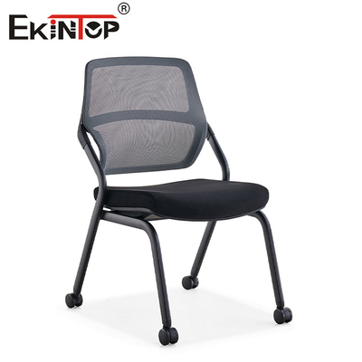 Chaise d'entraînement noire moderne avec roues empilables moulée en mousse de mémoire