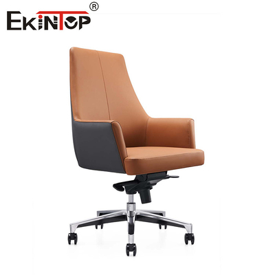 Chaise en cuir orange à dos haut avec accoudoirs et roulettes lisses