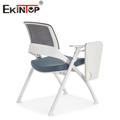 Réunion du personnel informatique négociation dossier chaises d'entraînement respirantes garantie de 2 ans