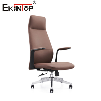 Chaise en cuir brun avec accoudoirs et support lombaire réglable