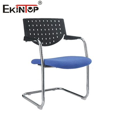 Chaise d'entraînement empilable personnalisable avec cadre métallique coussin d'éponge dossier en plastique