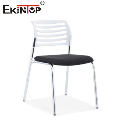 Chaise d'entraînement personnalisable en salle de classe avec dossier en plastique et jambes en métal