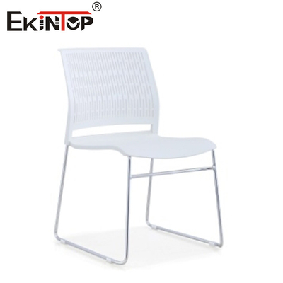 Chaise d'entraînement personnalisable en salle de classe avec dossier en plastique et jambes en métal