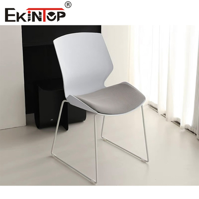 Chaise d'entraînement à l'aide d'un coussin d'éponge ergonomique
