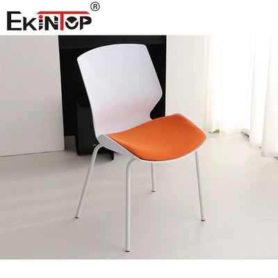 Chaise d'entraînement à l'aide d'un coussin d'éponge ergonomique