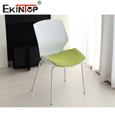 Chaise d'entraînement à l'aide d'un coussin d'éponge ergonomique