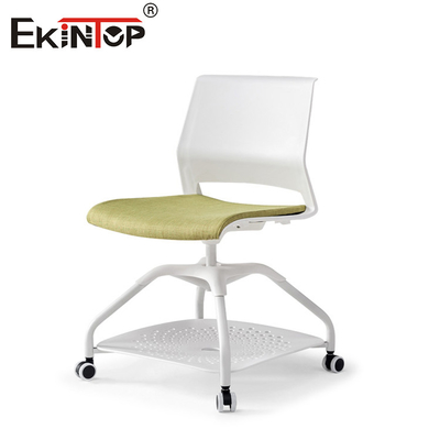 Chaise de salle d'entraînement multifonctionnelle avec roulettes et base pour l'étude