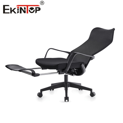 Chaise de bureau en treillis tournants de style moderne avec accoudoirs et roulettes