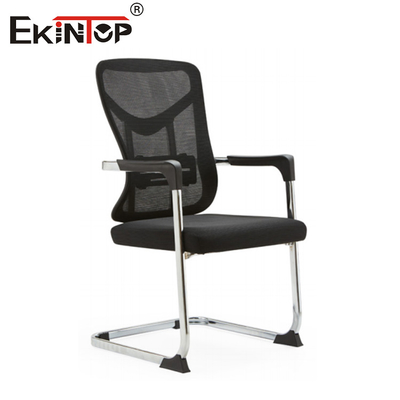 Chaise de bureau de taille standard avec cadre métallique et accoudoirs