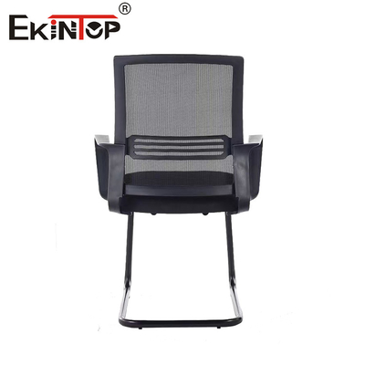 Chaise de bureau en maille noire avec cadre métallique et accoudoirs