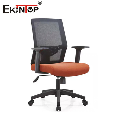 Chaise de bureau arrière en maille noire avec roues pivotantes et accoudoirs réglables