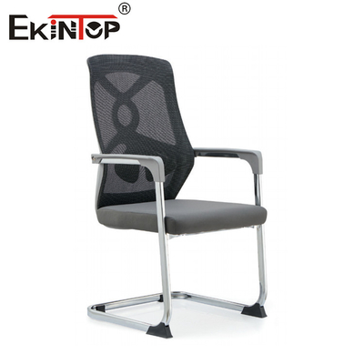 Chaise de bureau avec accoudoir en plastique en maille noire