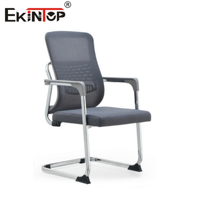 Chaise de bureau en maille moderne au style minimaliste avec accoudoirs