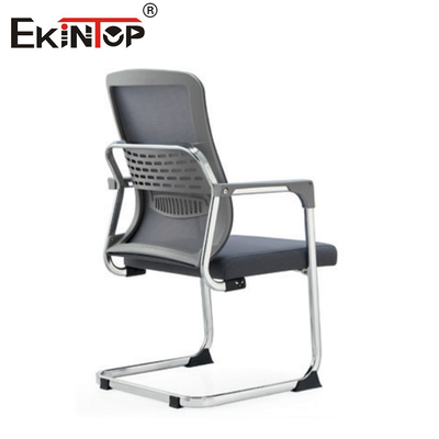 Chaise de bureau en maille moderne au style minimaliste avec accoudoirs