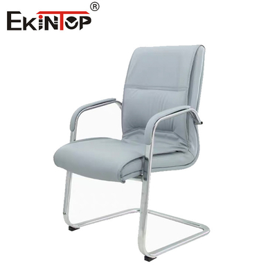Chaise de bureau en cuir noir avec accoudoirs et cadre métallique
