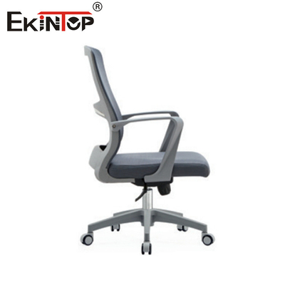 Chaise de bureau en maille à dos moyen en style moderne ergonomique adaptée à la salle de conférence