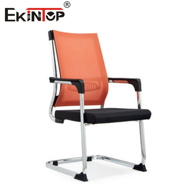 Chaise de bureau en maille personnalisable avec matériau en tissu et jambes en métal