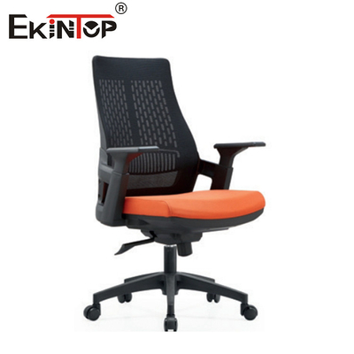 Chaise en maille exécutive avec accoudoirs et roulettes ergonomiques