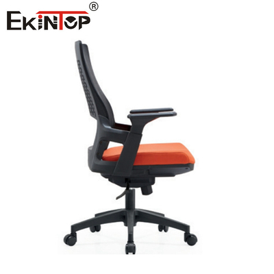 Chaise en maille exécutive avec accoudoirs et roulettes ergonomiques