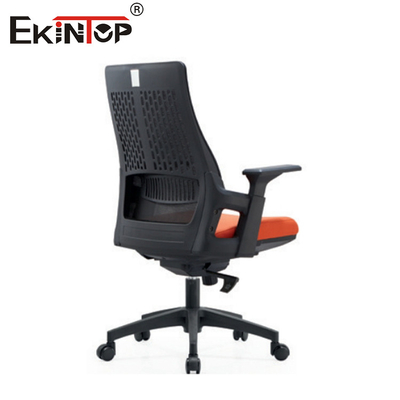 Chaise en maille exécutive avec accoudoirs et roulettes ergonomiques