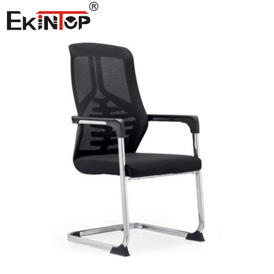 Chaise de bureau en maille de style moderne avec accoudoirs et dossier incurvé