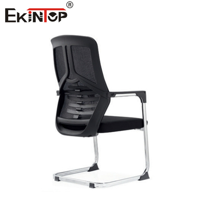 Chaise de bureau en maille de style moderne avec accoudoirs et dossier incurvé