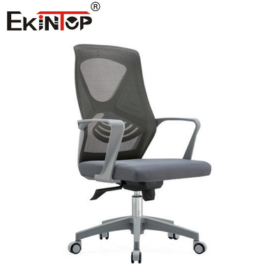 Chaise de bureau à dos de taille moyenne avec dossier en maille équipé de roulettes personnalisables