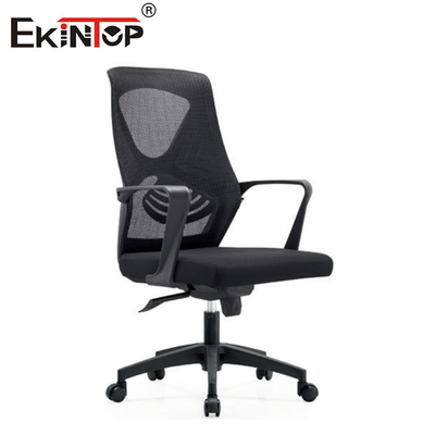Chaise de bureau à dos de taille moyenne avec dossier en maille équipé de roulettes personnalisables