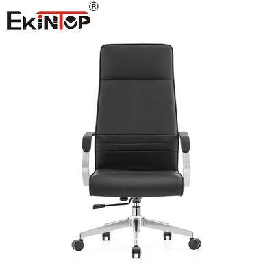Chaise de bureau en cuir à dos haut avec accoudoirs et roulettes