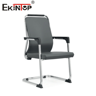 Chaise grise personnalisable avec accoudoirs et coussin en mousse