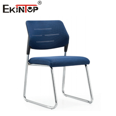 Chaise d'entraînement à cadre métallique avec coussin d'éponge pour étudiants