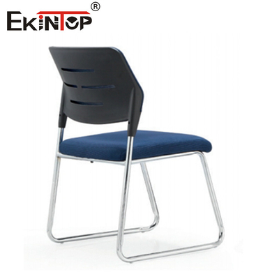 Chaise d'entraînement à cadre métallique avec coussin d'éponge pour étudiants