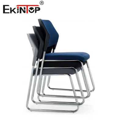Chaise d'entraînement à cadre métallique avec coussin d'éponge pour étudiants