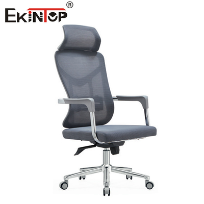 Chaise de bureau grise à dos haut avec matériau en tissu en maille et style moderne