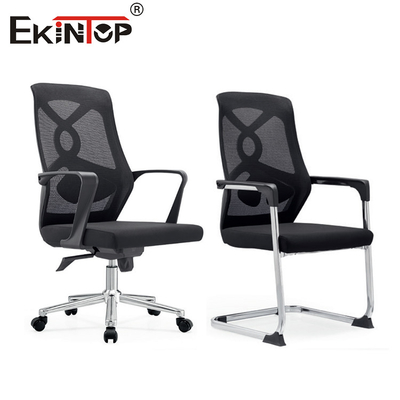 Chaise de bureau en maille noire avec accoudoirs