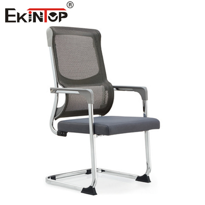 Des chaises de bureau de réunion et de conférence