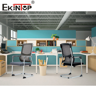 Des chaises de bureau de réunion et de conférence