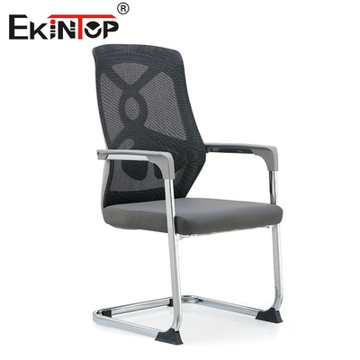 Chaise de bureau moderne ergonomique grise avec dossier et accoudoirs en maille
