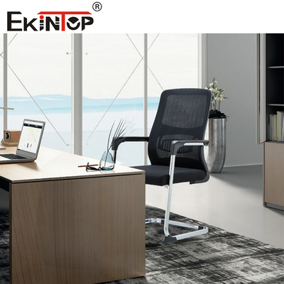 Chaise de bureau ergonomique avec tissus en maille et accoudoirs style moderne